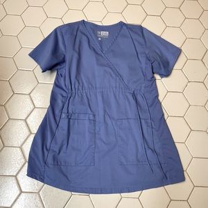 Med. maternity scrub top ceil blue.